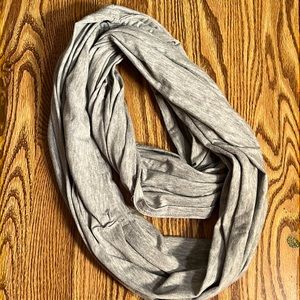 Maternity: Infinity scarf - Nursing cover